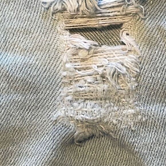 Parisian light wash stretch distressed jean shorts size 8 - Picture 6 of 10